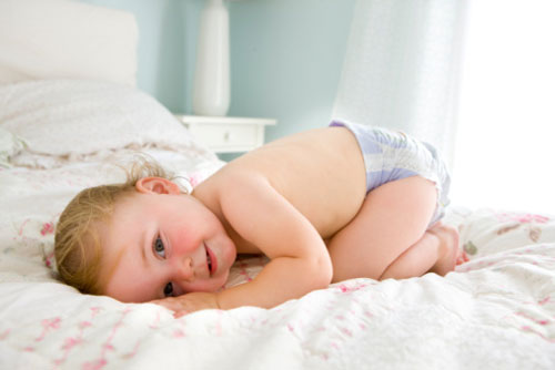 宝宝裸睡是生长发育的刺激剂